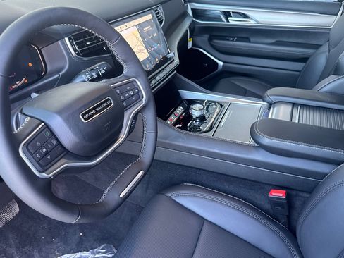 New 2026 Jeep Grand Wagoneer L Limited AWD/4WD image 9