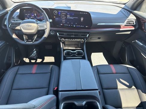 Used 2025 Chevrolet Traverse RS AWD/4WD image 16