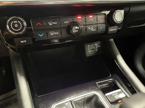 Used 2023 Jeep Compass Limited AWD/4WD image 17