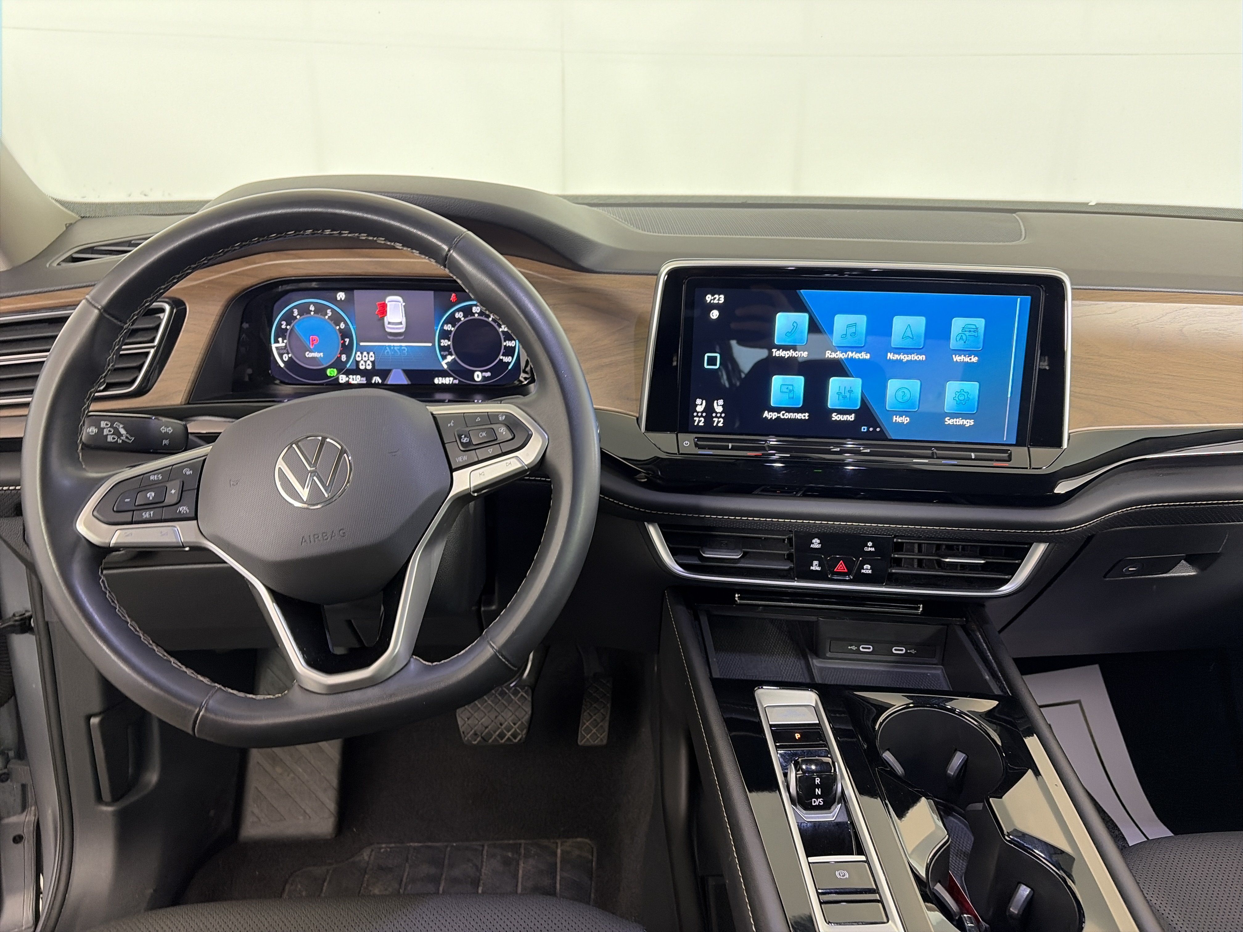 Used 2024 Volkswagen Atlas SE AWD/4WD image 3