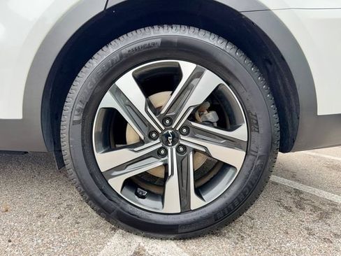 Used 2023 Kia Sorento SX Prestige w/ Panoramic Sunroof Package AWD/4WD image 35