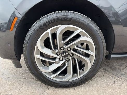 Certified 2025 Lincoln Navigator L Reserve image 11