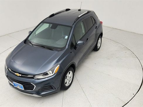 Used 2022 Chevrolet Trax LT w/ LT Convenience Package image 14
