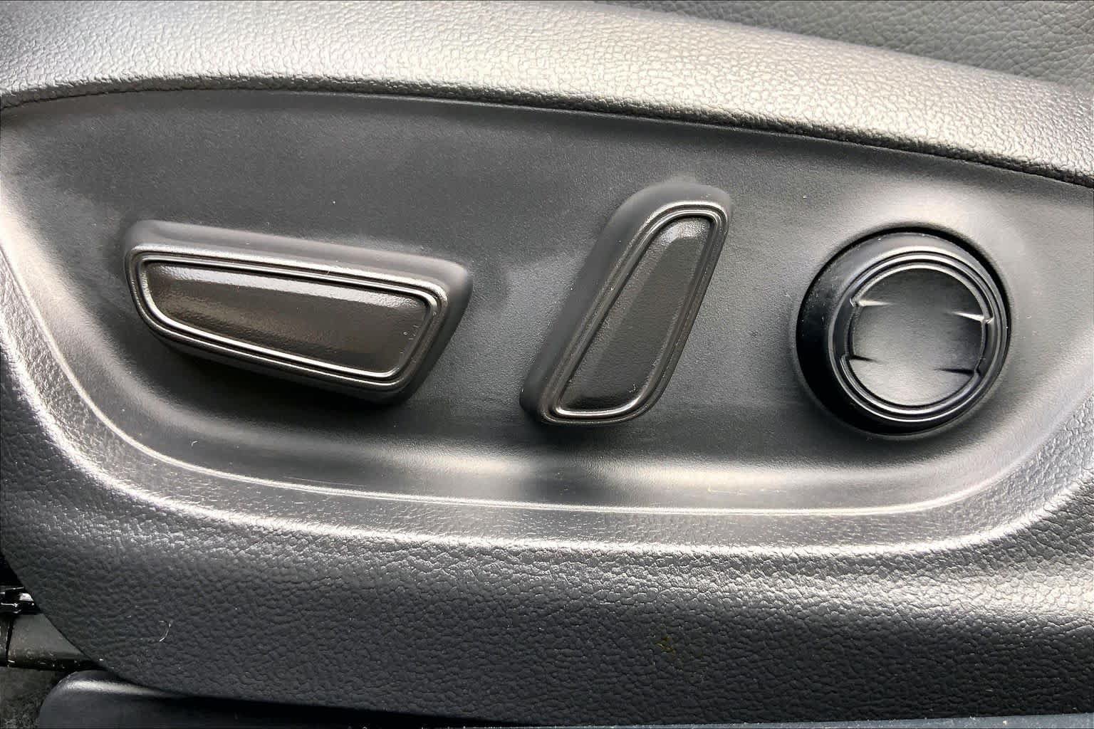 Used 2022 Toyota Camry SE FWD image 34