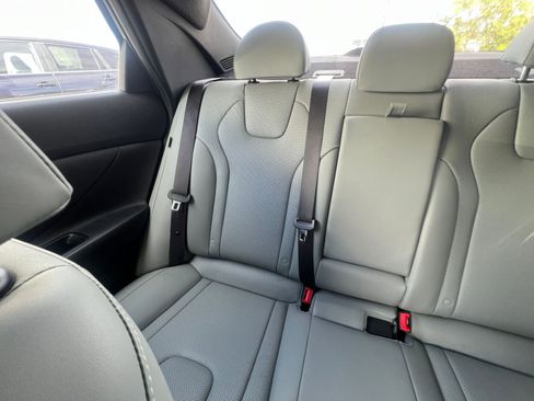 Used 2025 Hyundai Elantra Limited image 39