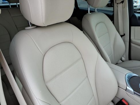 Used 2021 Mercedes-Benz GLC 300 image 12