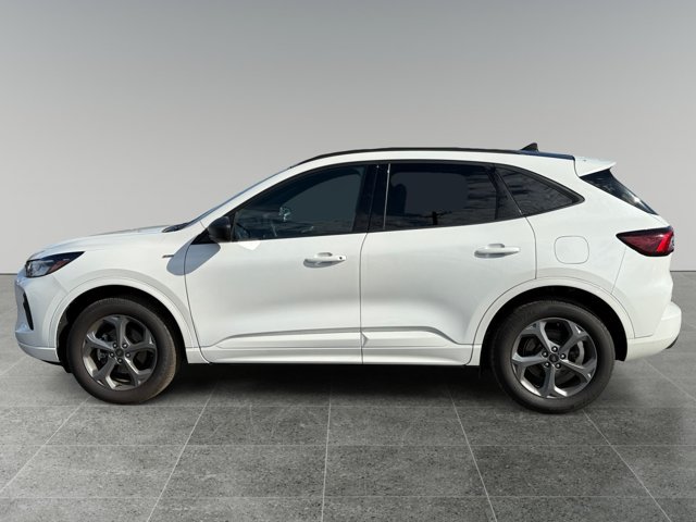 Used 2023 Ford Escape ST-Line w/ Tech Pack #1 AWD/4WD image 5