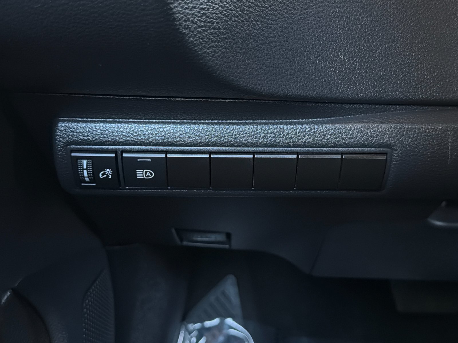 Used 2025 Toyota Corolla LE FWD image 24