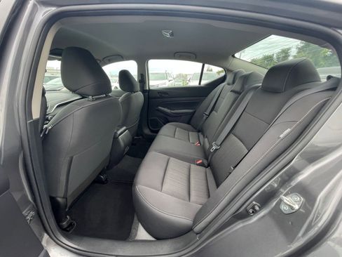 Used 2025 Nissan Altima 2.5 SV image 21