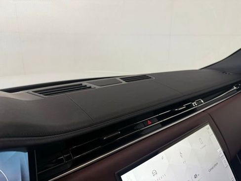 New 2025 Land Rover Range Rover SE image 29