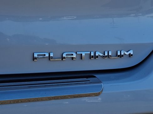 Used 2022 Toyota Highlander Platinum AWD/4WD image 33