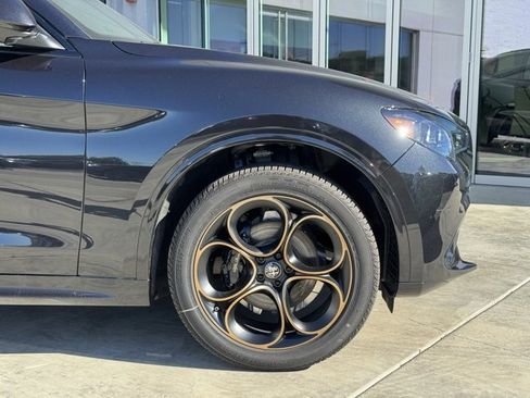 New 2025 Alfa Romeo Stelvio Sprint image 9