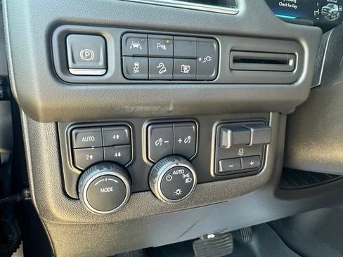 Used 2022 Chevrolet Tahoe Z71 w/ Luxury Package AWD/4WD image 26
