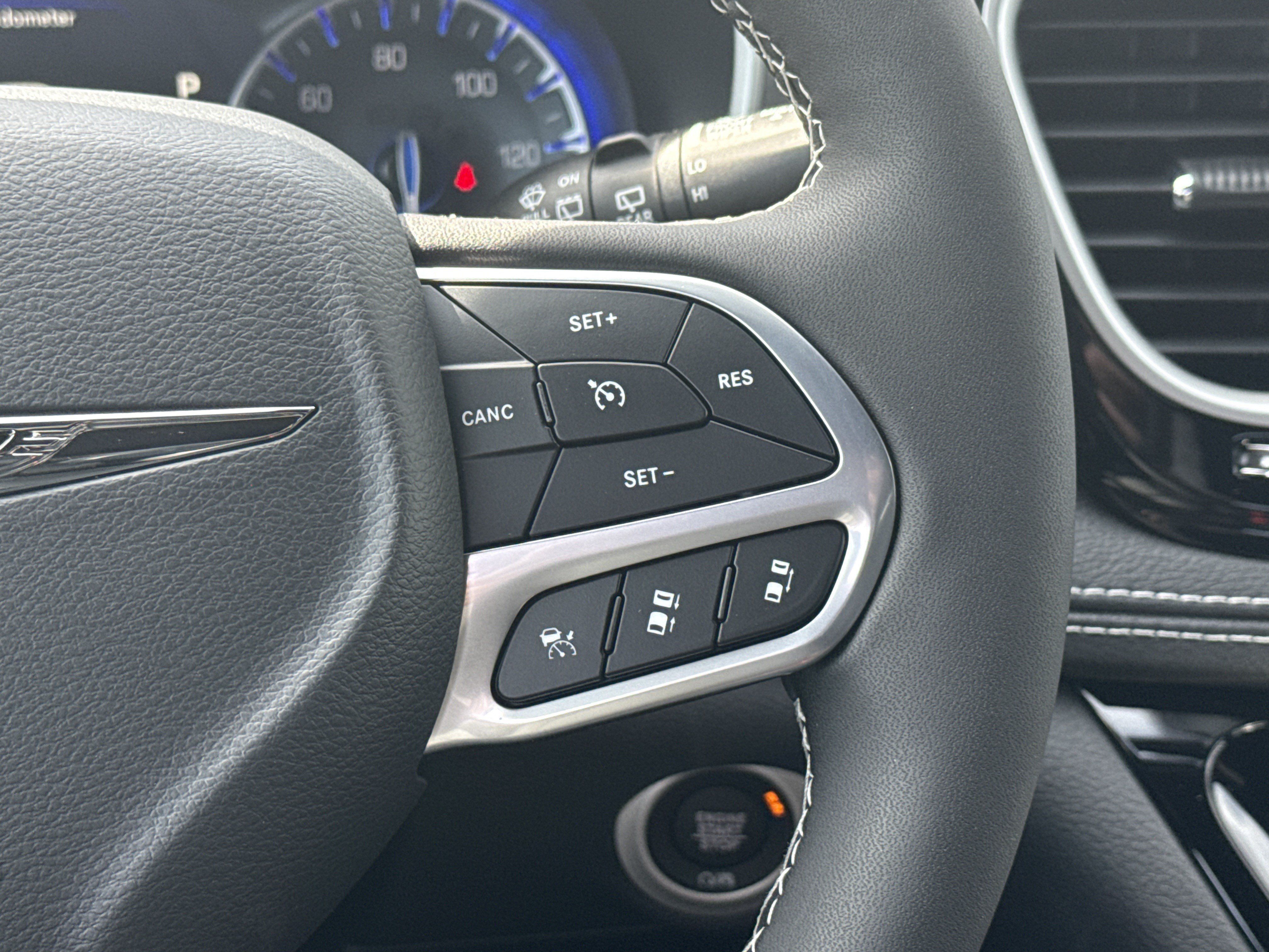 New 2026 Chrysler Pacifica Select FWD image 30