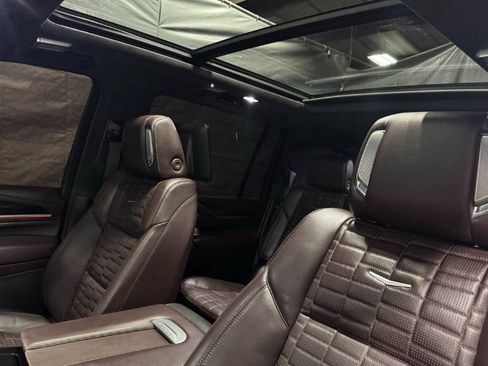 Used 2024 Cadillac Escalade ESV Premium Luxury Platinum image 10