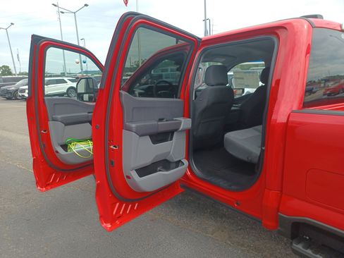 New 2026 Ford F250 XLT w/ FX4 Off-Road Package image 16