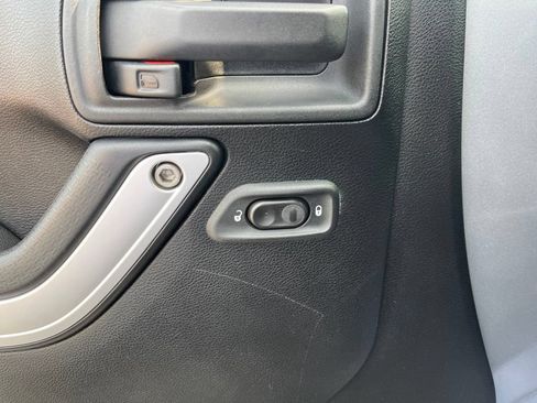 Used 2013 Jeep Wrangler Unlimited Sahara w/ Connectivity Group AWD/4WD image 19