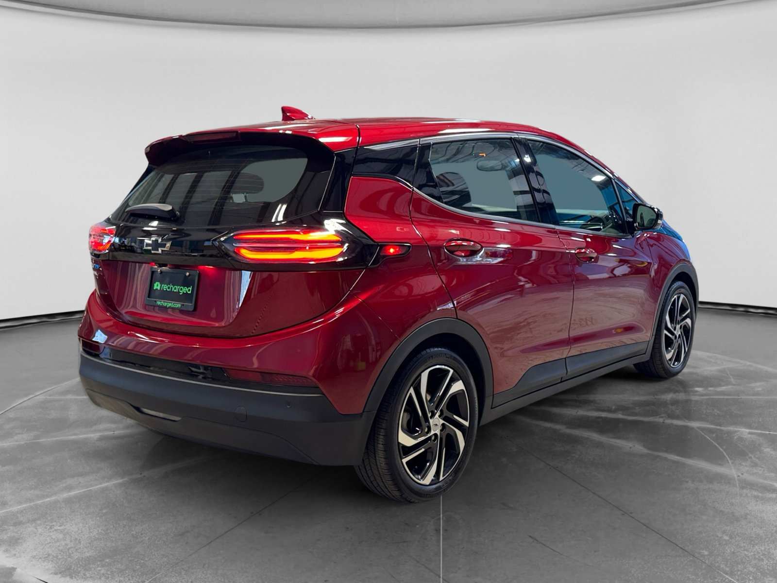 Used 2023 Chevrolet Bolt LT w/ Infotainment Package FWD image 3