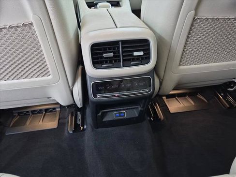 Used 2025 Mercedes-Benz GLS 450 4MATIC image 19