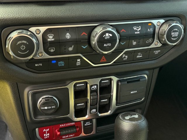 Used 2024 Jeep Wrangler Unlimited AWD/4WD image 19
