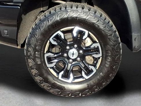Used 2024 Chevrolet Silverado 1500 ZR2 w/ Technology Package AWD/4WD image 10