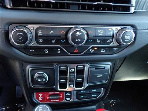 New 2025 Jeep Gladiator Rubicon w/ Safety Group AWD/4WD image 17