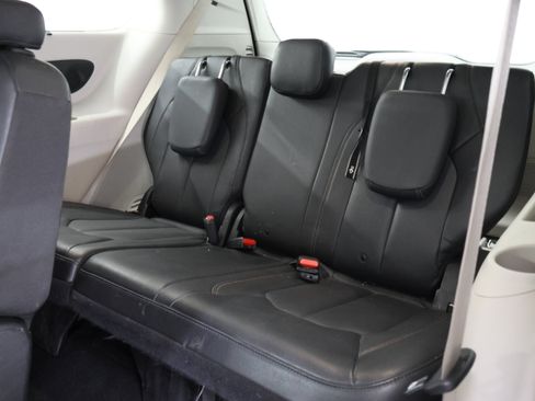 Used 2020 Chrysler Pacifica Touring-L Plus FWD image 11