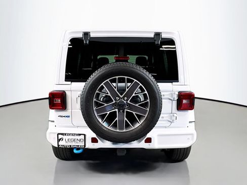 Used 2023 Jeep Wrangler Unlimited Sahara AWD/4WD image 6