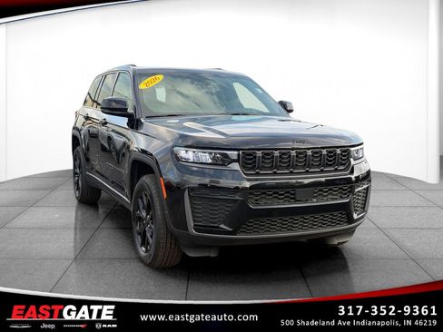 Used 2026 Jeep Grand Cherokee Altitude AWD/4WD image 1