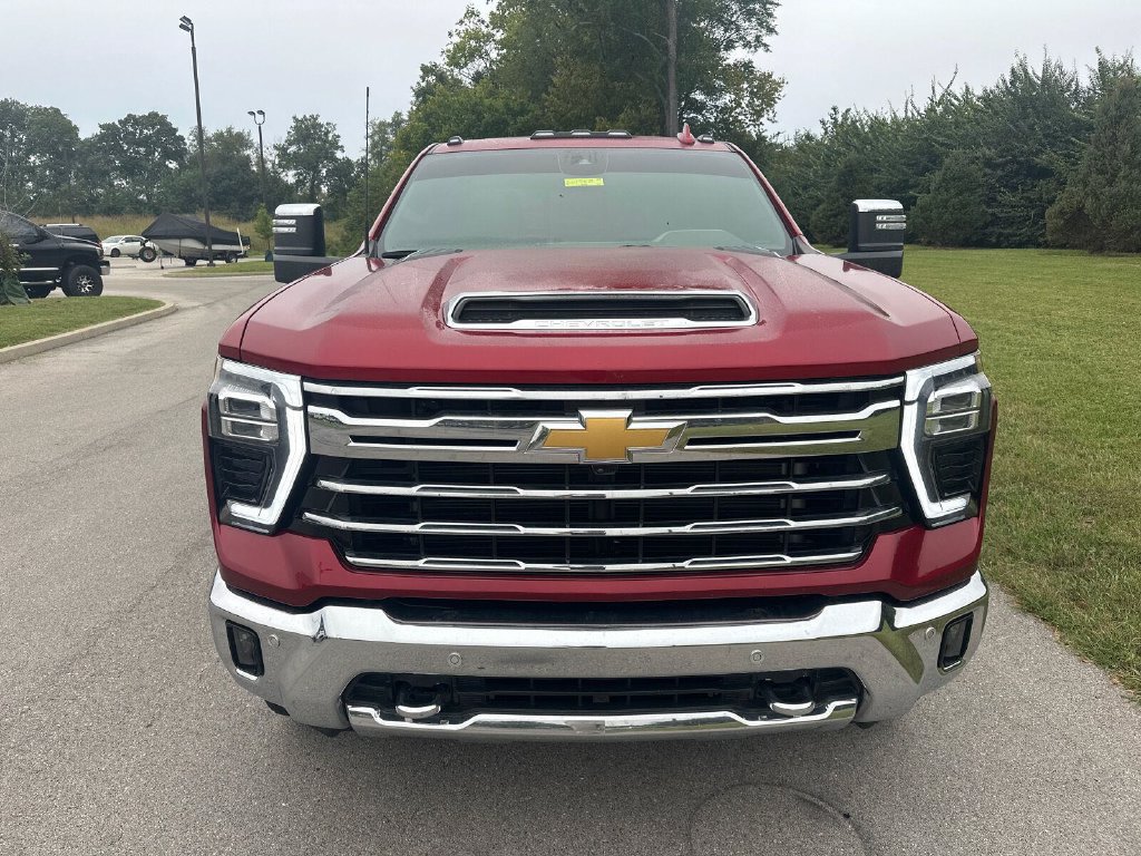 Used 2024 Chevrolet Silverado 2500 LTZ w/ LTZ Convenience Package AWD/4WD image 11