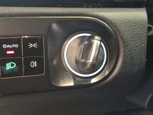 Used 2019 Porsche Cayenne image 22