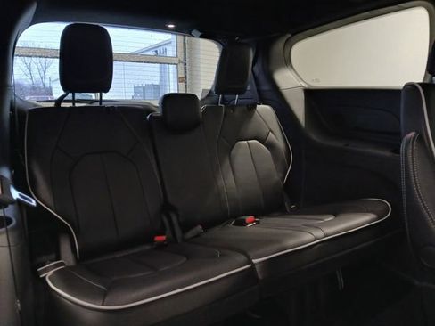 New 2026 Chrysler Pacifica Limited image 17