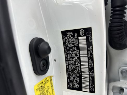 Used 2021 Toyota C-HR XLE image 44