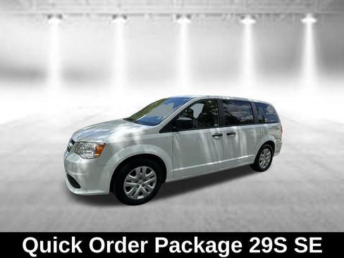 Used 2019 Dodge Grand Caravan SE FWD image 3