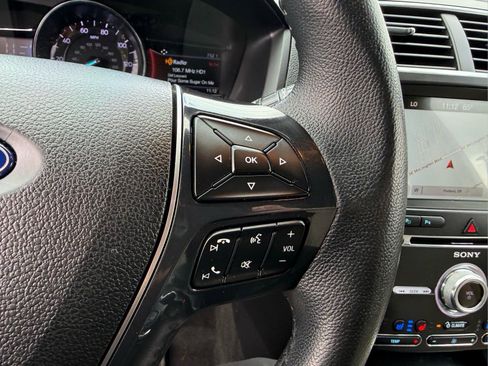 Used 2018 Ford Explorer Limited w/ Equipment Group 301A AWD/4WD image 35