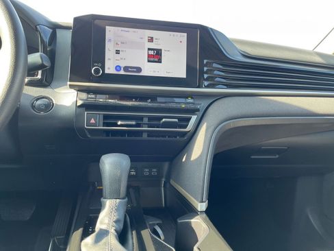 Used 2025 Toyota Camry LE image 18