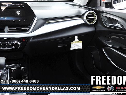 Certified 2025 Chevrolet Trax LT w/ Driver Confidence Package FWD image 28