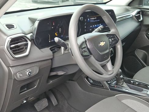 Used 2025 Chevrolet TrailBlazer LT AWD/4WD image 13