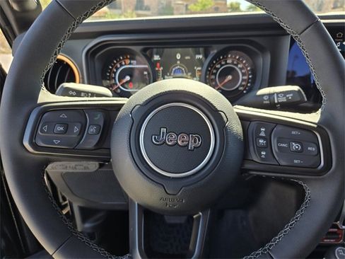 Used 2025 Jeep Gladiator Mojave w/ Convenience Group image 30