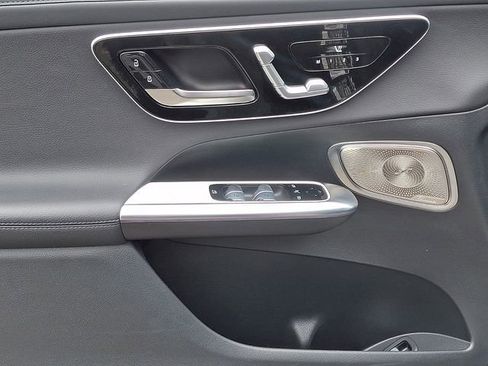 Used 2025 Mercedes-Benz GLC 300 4MATIC image 13