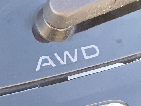 Used 2023 Honda HR-V EX-L image 12