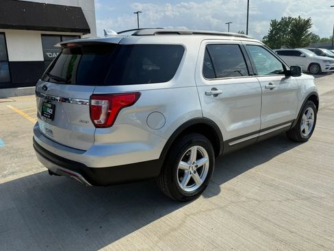 Used 2017 Ford Explorer XLT AWD/4WD image 16