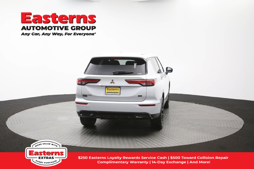 Used 2023 Mitsubishi Outlander SE Black Edition AWD/4WD image 40