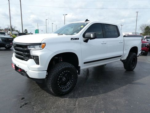 Used 2023 Chevrolet Silverado 1500 High Country w/ Technology Package image 8