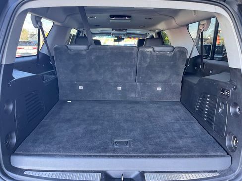 Used 2019 Cadillac Escalade ESV Premium Luxury image 29