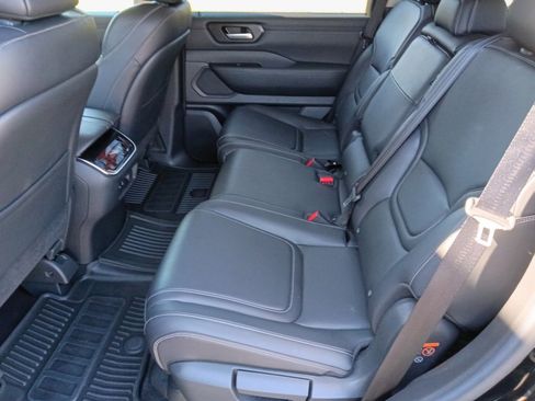 Used 2025 Nissan Armada SV RWD image 13