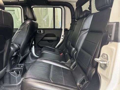 Used 2020 Jeep Gladiator Overland AWD/4WD image 17