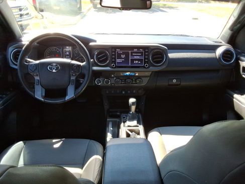 Used 2022 Toyota Tacoma TRD Off-Road w/ Technology Package image 20