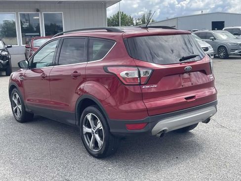 Used 2017 Ford Escape SE w/ Equipment Group 201A FWD image 6