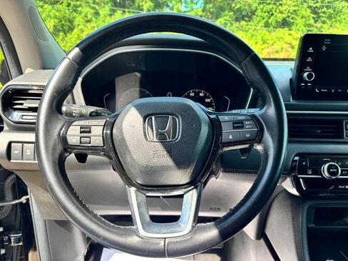 Used 2025 Honda Pilot EX-L image 11